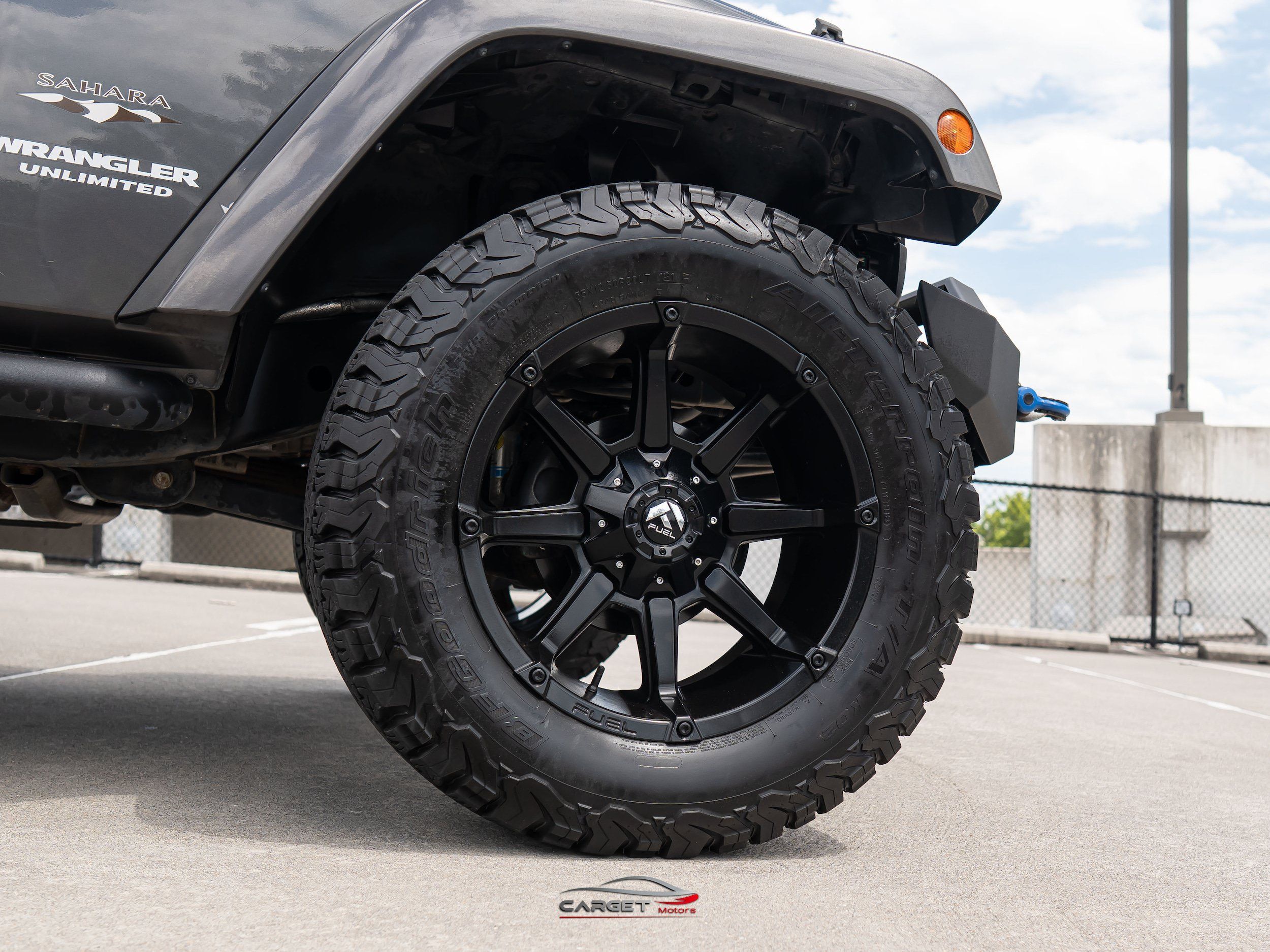 Used 2017 Jeep Wrangler Unlimited Sahara w/ Connectivity Group AWD/4WD image 9