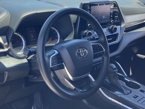 Used 2022 Toyota Highlander L AWD/4WD image 20