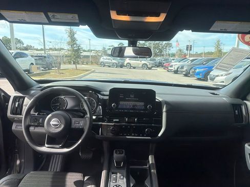 Used 2025 Nissan Pathfinder Rock Creek image 32