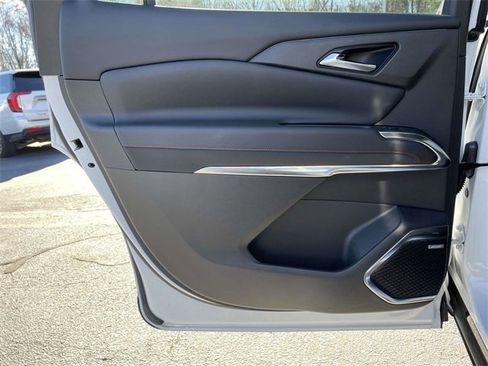 Used 2024 Chevrolet Traverse RS image 16