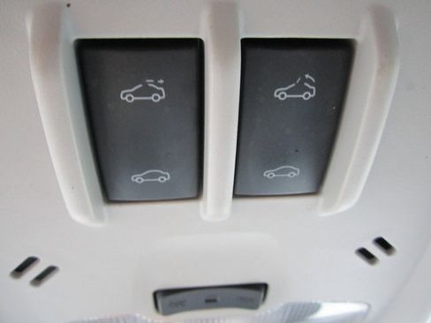 Used 2025 Chevrolet Trax LT w/ Sunroof Package FWD image 22