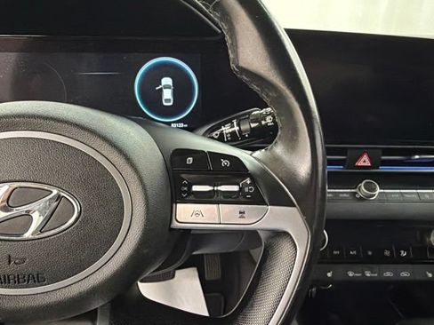 Used 2022 Hyundai Elantra Limited w/ Cargo Package FWD image 13