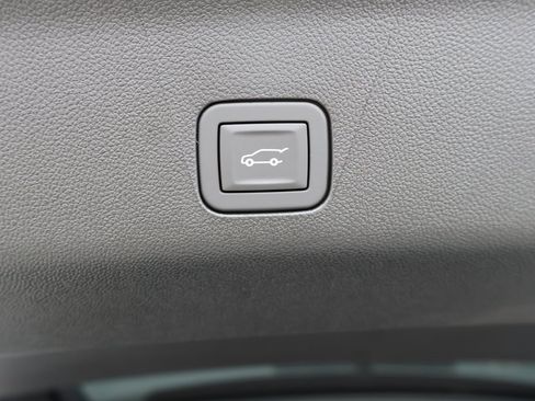 New 2025 Chevrolet Suburban High Country image 38