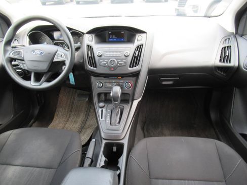 Used 2018 Ford Focus SE FWD image 12