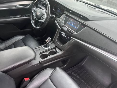 Used 2018 Cadillac XT5 Luxury w/ Driver Awareness Package image 16