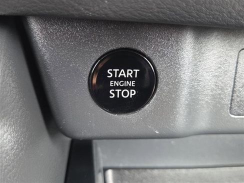 Certified 2025 Nissan Rogue SV image 22