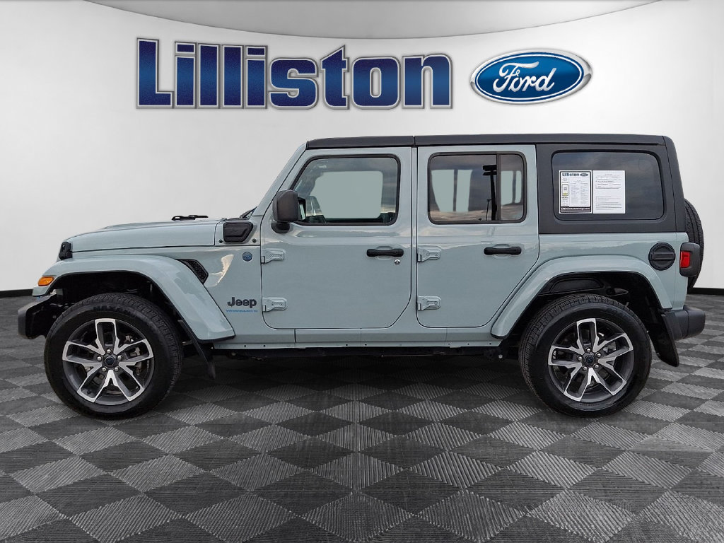 Used 2024 Jeep Wrangler Unlimited w/ Convenience Group AWD/4WD image 8