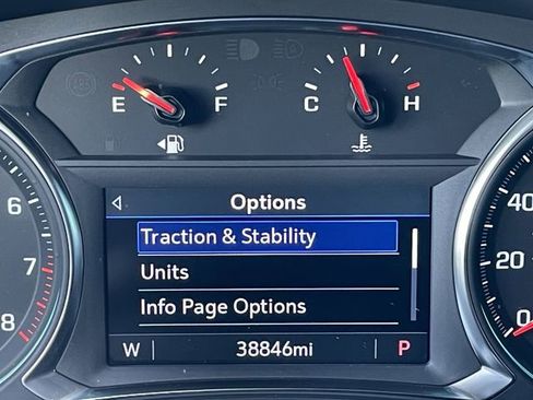 Used 2023 Chevrolet Traverse LT FWD image 15