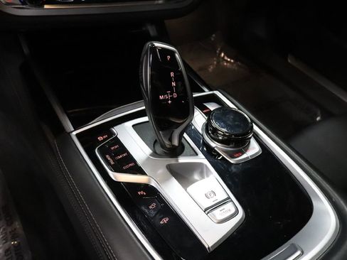 Used 2022 BMW ALPINA B7 xDrive image 31