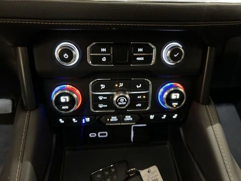 Used 2023 GMC Yukon XL AT4 AWD/4WD image 17