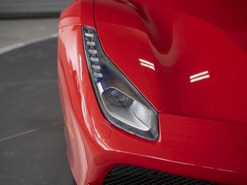 Used 2018 Ferrari 488 GTB RWD image 11