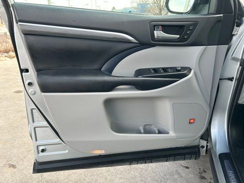Used 2019 Toyota Highlander Limited image 22