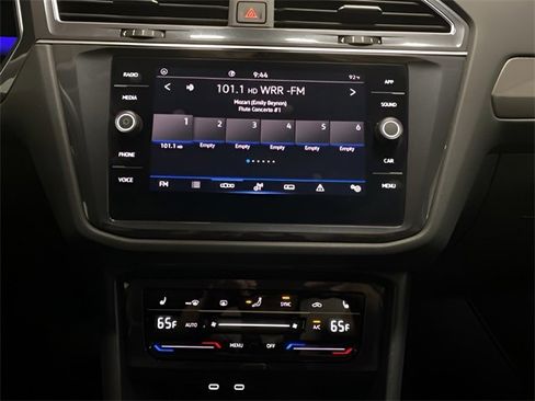 Used 2022 Volkswagen Tiguan SE image 32