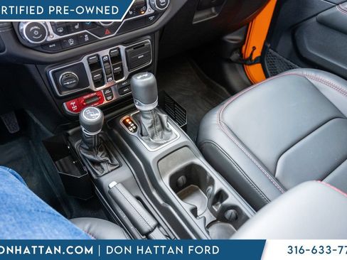 Used 2025 Jeep Wrangler Unlimited Rubicon w/ Convenience Group AWD/4WD image 16