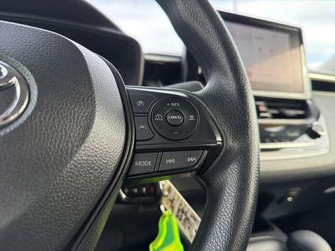 Used 2024 Toyota Corolla LE image 32