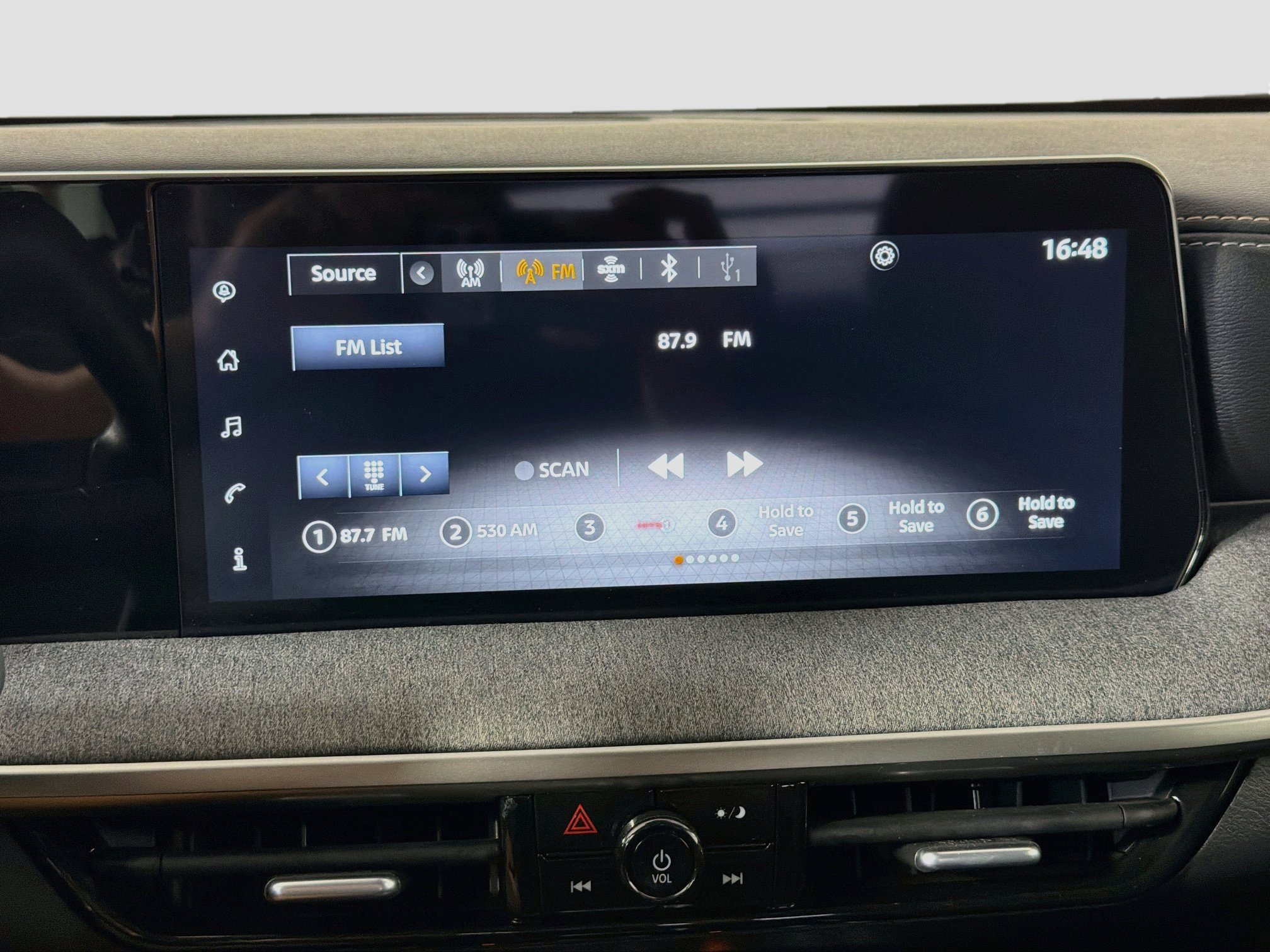 Used 2025 Nissan Kicks SV w/ Illumination Package FWD image 21