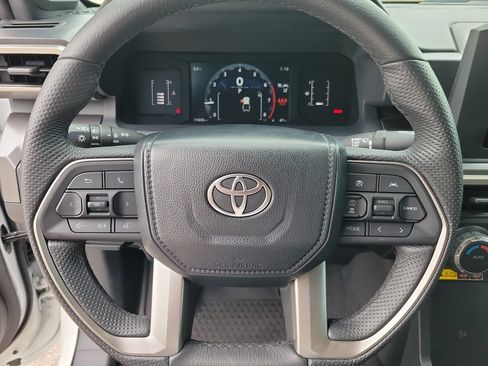 Used 2024 Toyota Tacoma SR5 w/ SR5 Upgrade Package AWD/4WD image 18