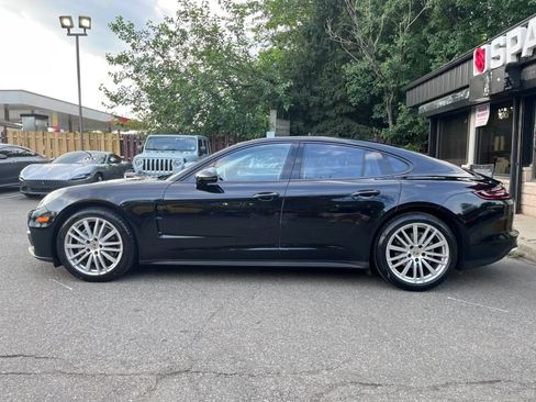 Used 2017 Porsche Panamera w/ Premium Package RWD image 4