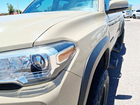 Used 2019 Toyota Tacoma TRD Off-Road w/ Technology Package AWD/4WD image 12
