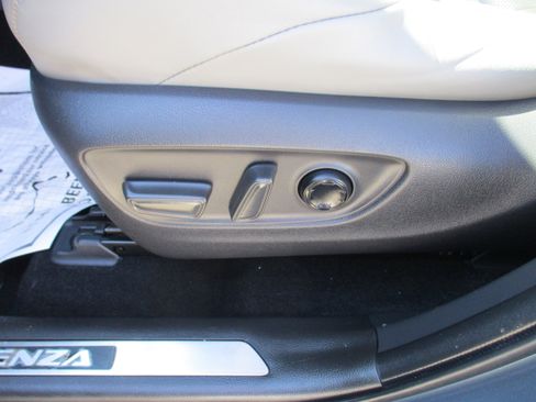 Used 2021 Toyota Venza XLE w/ Softex Package image 16