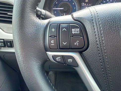 Used 2017 Toyota Sienna XLE w/ XLE Navigation Package image 20