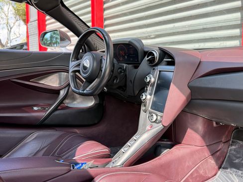 Used 2018 McLaren 720S RWD image 32