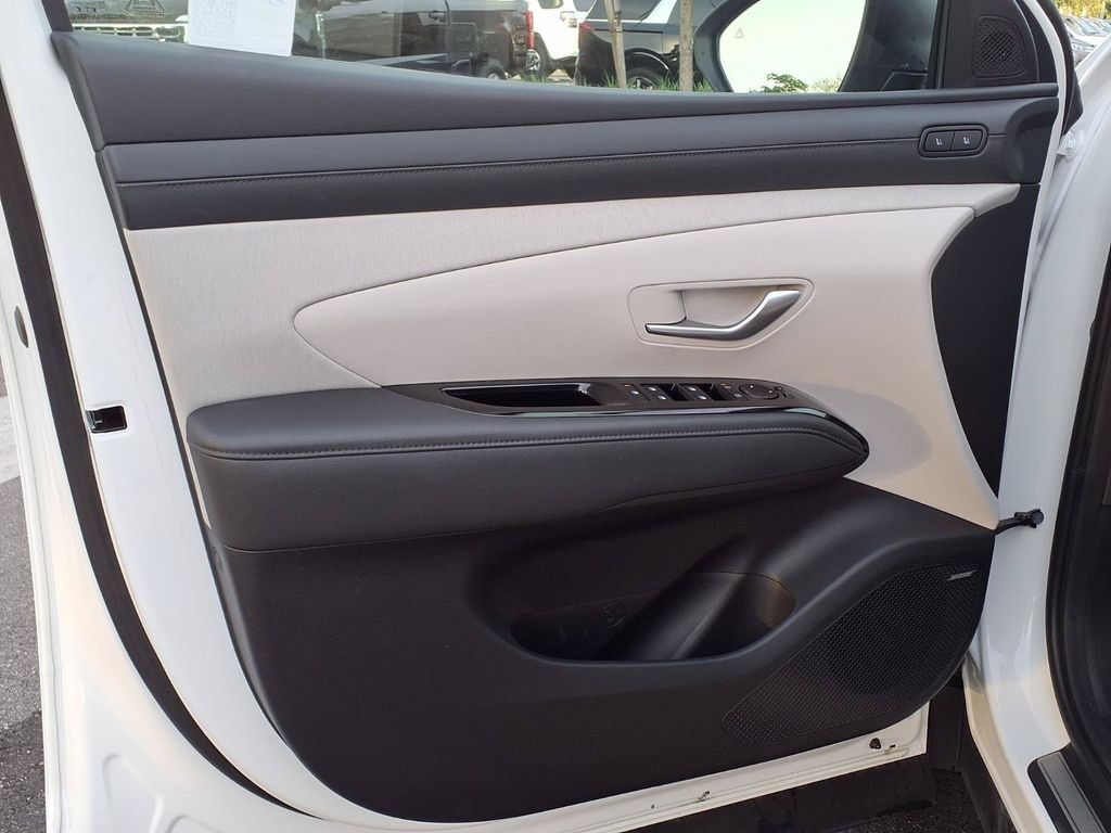 Used 2025 Hyundai Tucson Limited AWD/4WD image 29