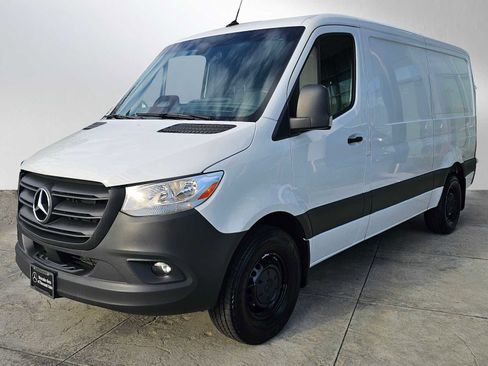 Used 2025 Mercedes-Benz Sprinter 2500 image 7