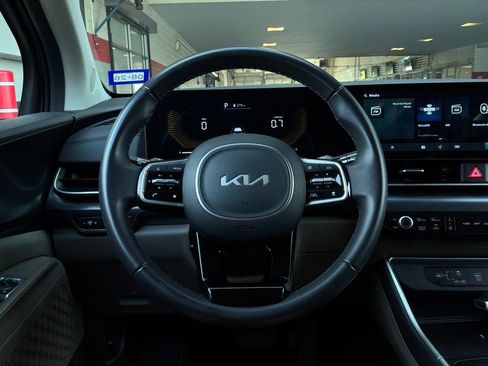 Used 2026 Kia Carnival FWD image 36