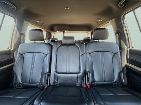 Used 2024 Jeep Wagoneer Series II w/ Flexible Seating Group AWD/4WD image 20