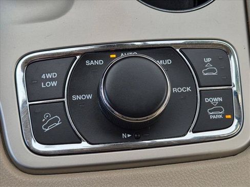Used 2014 Jeep Grand Cherokee Overland w/ Advanced Technology Group AWD/4WD image 18