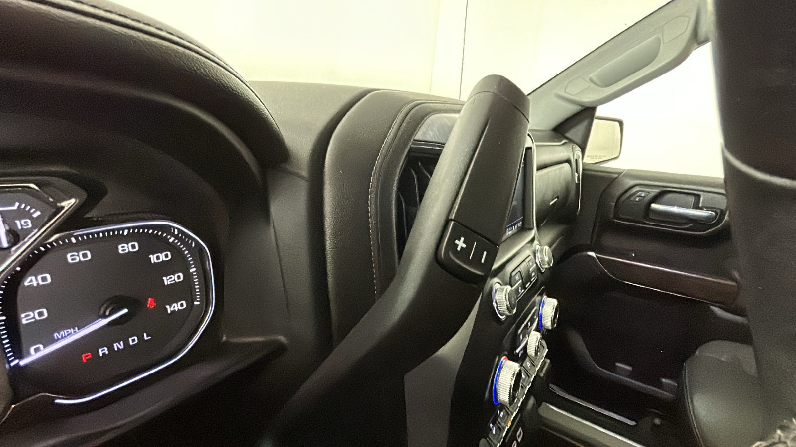 Used 2021 GMC Sierra 1500 SLT AWD/4WD image 25