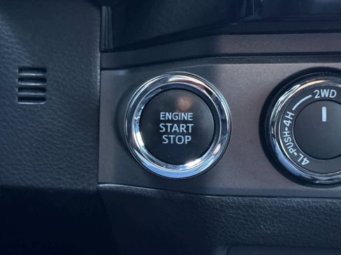 Used 2018 Toyota Tacoma TRD Off-Road w/ Technology Package image 22