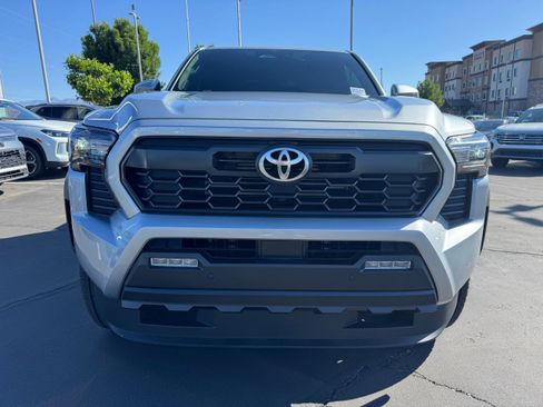 Used 2025 Toyota Tacoma TRD Off-Road w/ TRD Off Road Upgrade Package AWD/4WD image 9