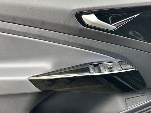 Used 2021 Volkswagen ID.4 Pro w/ ID.4 Protection Package image 10