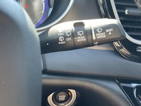 Used 2025 Chrysler Pacifica Select FWD image 17