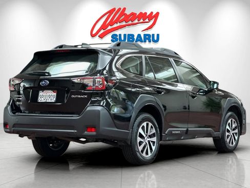 Used 2025 Subaru Outback AWD/4WD image 4
