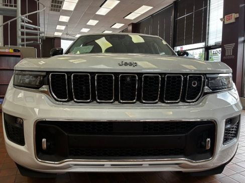 Used 2022 Jeep Grand Cherokee Overland w/ Adv Protech Group III RWD image 4