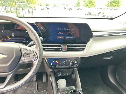 Used 2024 Chevrolet TrailBlazer LT w/ Driver Confidence Package FWD image 25
