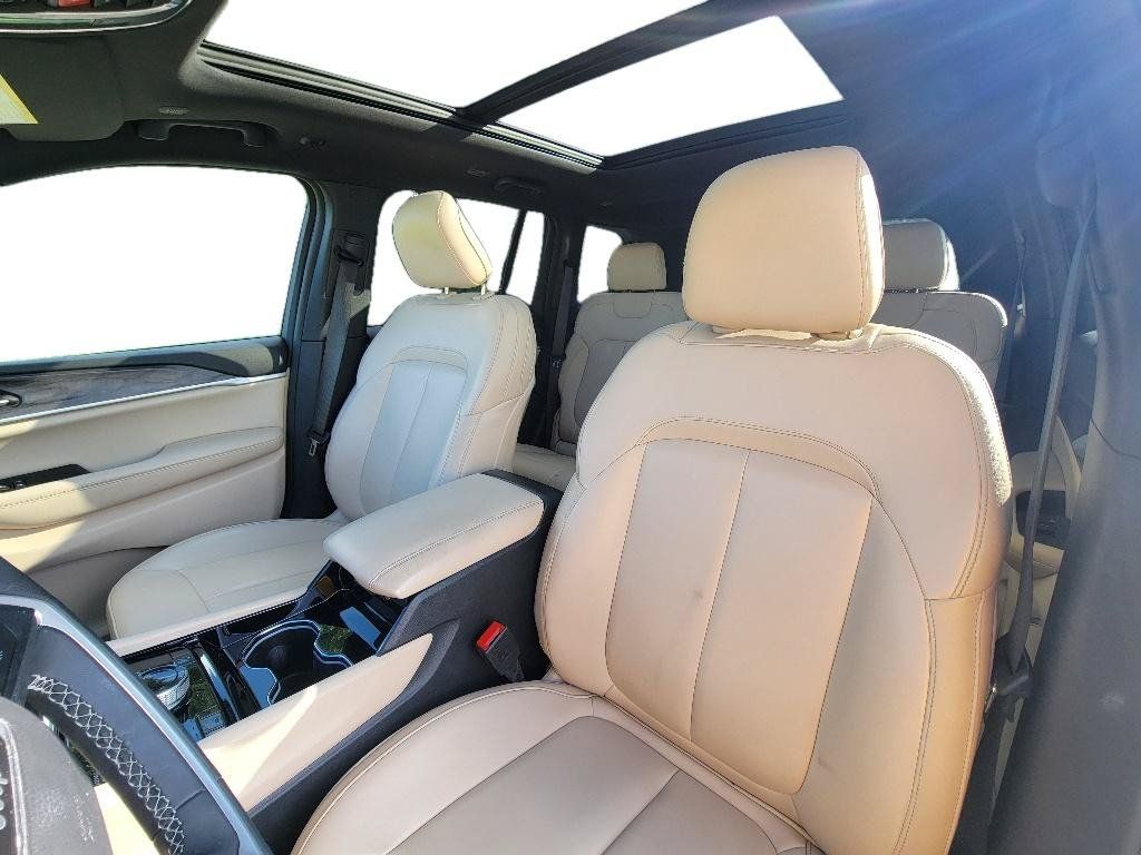 Used 2023 Jeep Grand Cherokee 4WD 4xe image 13