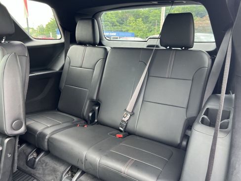 Used 2023 Chevrolet Traverse RS AWD/4WD image 25