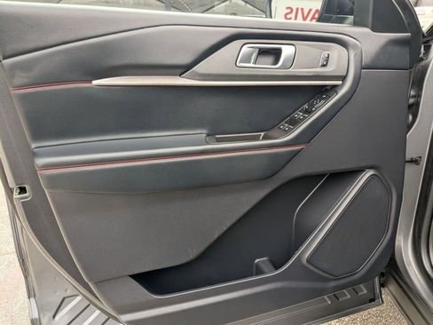 Used 2025 Ford Explorer ST-Line w/ ST-Line Street Pack image 13