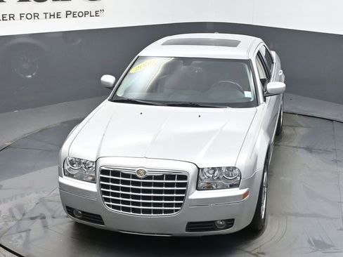 Used 2009 Chrysler 300 Touring image 44