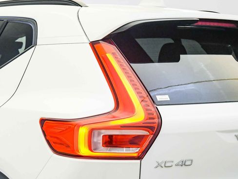 Certified 2026 Volvo XC40 B5 Ultra w/ Climate Package AWD/4WD image 12
