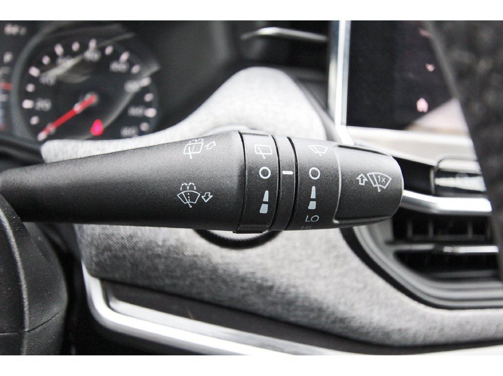 Used 2024 Jeep Compass Latitude w/ Sun and Sound Group AWD/4WD image 19