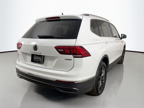 Used 2024 Volkswagen Tiguan SE AWD/4WD image 13