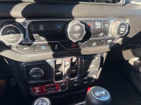 Certified 2025 Jeep Wrangler Willys 4xe image 22