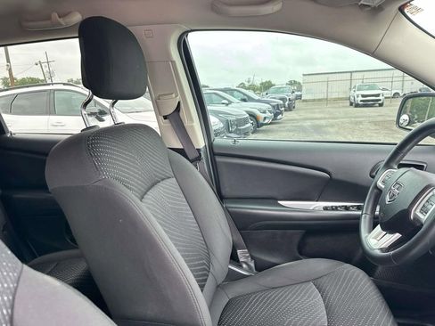 Used 2017 Dodge Journey SE w/ Flexible Seating Group FWD image 19