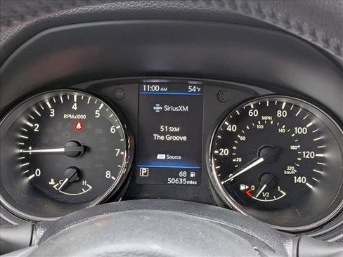 Used 2018 Nissan Rogue SV w/ Premium Package image 12