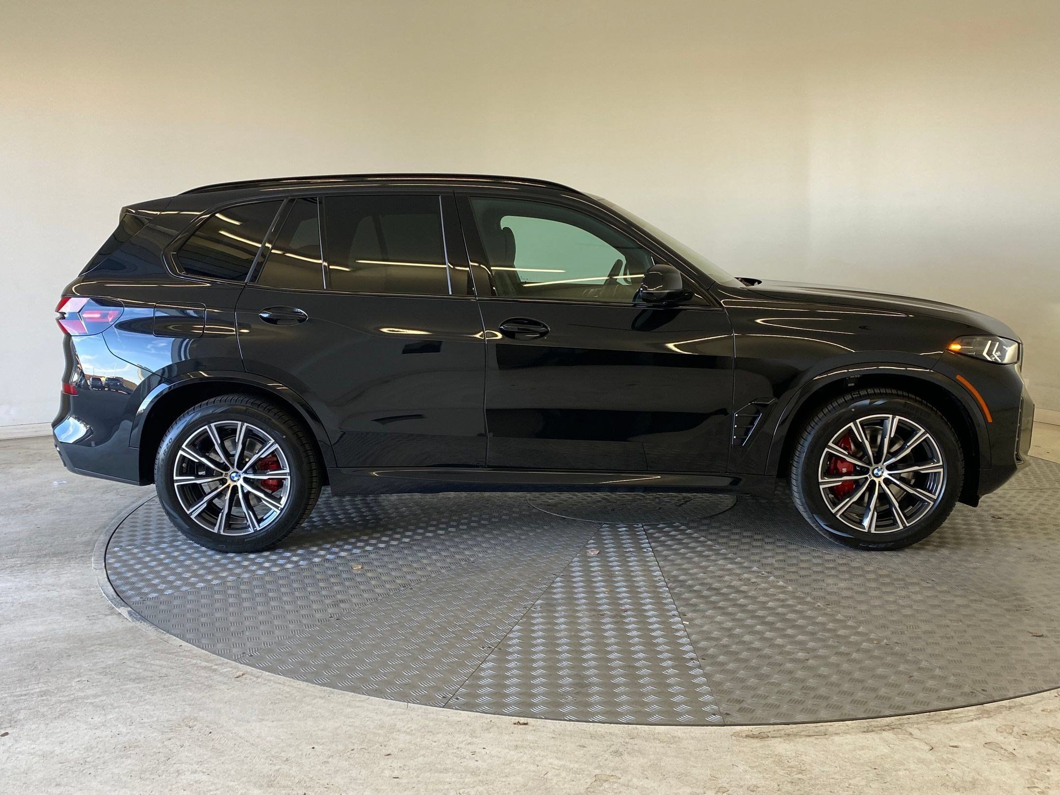 Used 2026 BMW X5 xDrive40i w/ M Sport Package AWD/4WD image 8
